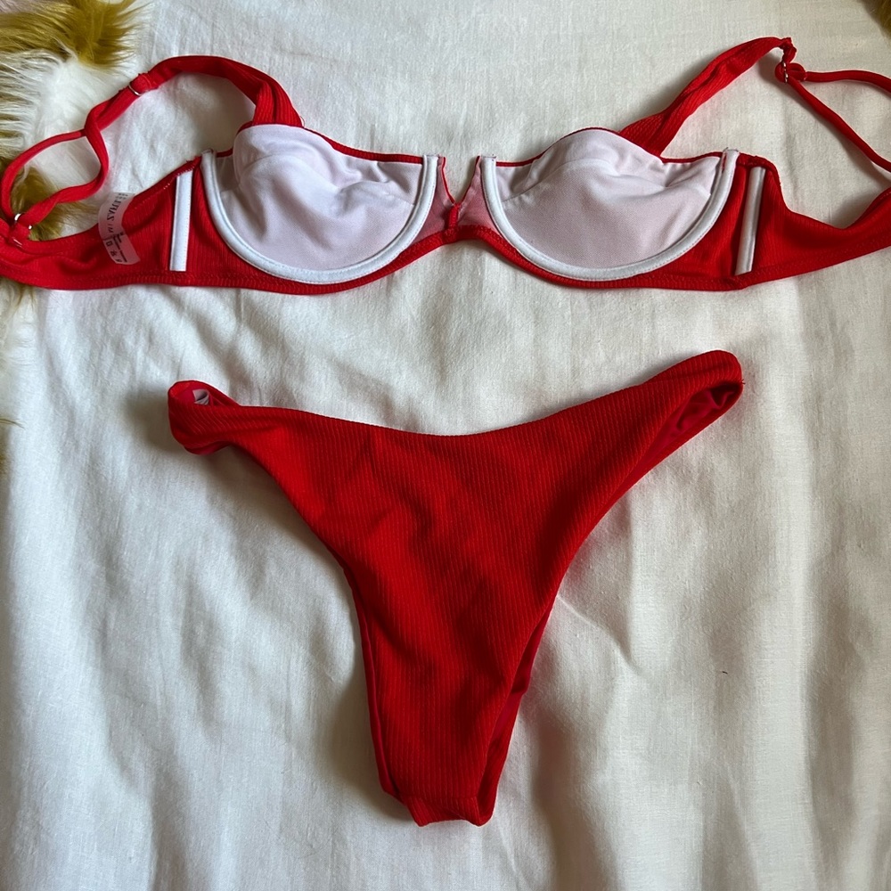 Red bikini set - Picture 2 of 2